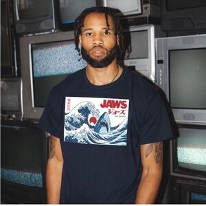 NWT Riot Society T-riot Jaws Great Wave T-shirt - Black